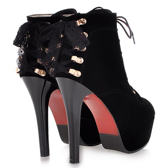 black heeled boots round toe
